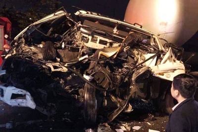 Tai nạn giao thông mới nhất hôm nay 29/11: Xe bồn chở gas gãy đôi sau khi “hạ gục” nhiều nhà dân