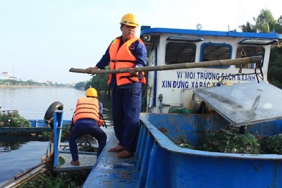 TP Hồ Chí Minh: Đề xuất chi 13 tỷ đồng thu gom rác trên sông Vàm Thuật