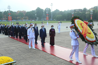 Đoàn đại biểu lãnh đạo Đảng, Nhà nước, Mặt trận Tổ quốc vào Lăng viếng Chủ tịch Hồ Chí Minh