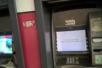 ATM bắt đầu nghẽn mạng, hết tiền trong ngày cao điểm mua sắm