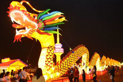 Rực rỡ lễ hội đèn lồng khổng lồ Việt Nam - Hàn Quốc 2016
