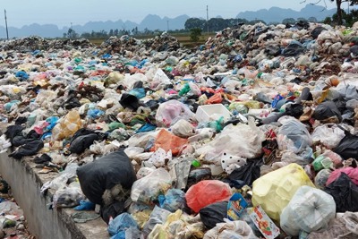 Hà Nội: Gần 10.000 tấn rác tại huyện Mỹ Đức chờ Công ty Minh Quân xử lý