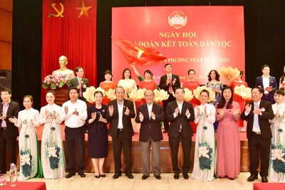 Phó Thủ tướng Thường trực Chính phủ dự Ngày hội Đại đoàn kết toàn dân tộc tại quận Hoàn Kiếm