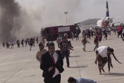 Nổ lớn bất ngờ khi máy bay chở Thủ tướng Yemen hạ cánh, ít nhất 25 người thiệt mạng