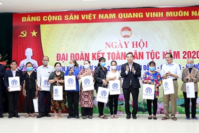 Chủ tịch UBND TP Chu Ngọc Anh dự Ngày hội Đại đoàn kết tại phường Nam Đồng: Phát huy tinh thần tích cực của Nhân dân để xây dựng Đảng, chính quyền