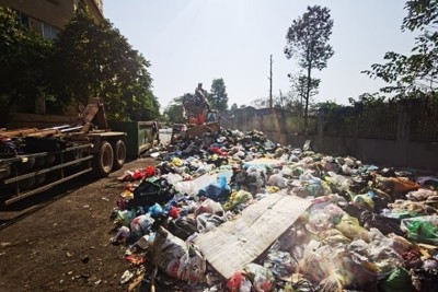 Di chuyển toàn bộ lượng rác tồn đọng trên địa bàn quận Nam Từ Liêm