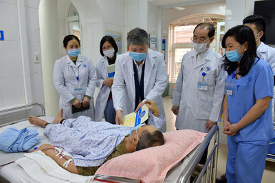 BHXH Hà Nội trao 65 suất quà cho bệnh nhân có hoàn cảnh khó khăn