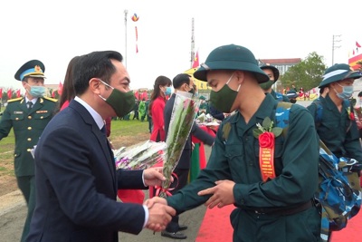 Huyện Thạch Thất bàn giao 180 tân binh nhập ngũ năm 2021