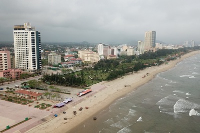 Nghệ An: Kè biển Cửa Lò vẫn hư hỏng nặng dù mùa du lịch sắp đến