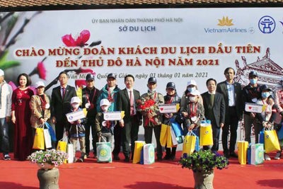 Hà Nội đón đoàn khách du lịch đầu tiên đến Thủ đô năm 2021