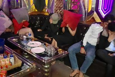 Quảng Nam: Bắt nhóm nam nữ mở "tiệc ma túy" trong quán karaoke