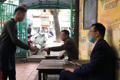 Hà Nội: Ngày đầu mở cửa quán cà phê, dễ bắt gặp vi phạm quy định phòng dịch