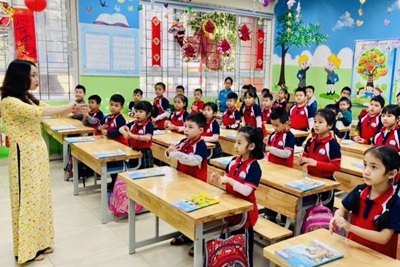 Chùm ảnh: Học sinh quận Thanh Xuân trở lại trường