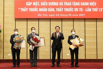 Hà Nội: Trao tặng danh hiệu ''Thầy thuốc nhân dân'', ''Thầy thuốc ưu tú'' cho 46 cá nhân
