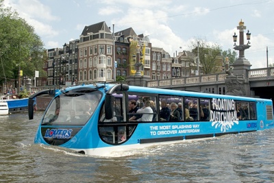Cận cảnh xe bus, taxi trên sông ở các đô thị thế giới
