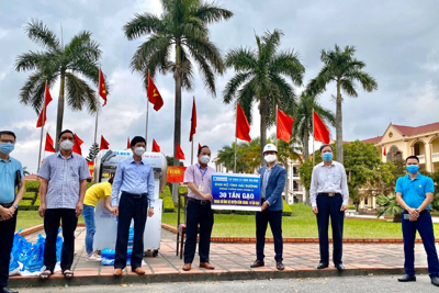Hòa Bình ủng hộ 30 tấn gạo, chung tay xây dựng cây ATM gạo giúp đỡ đồng bào tại Hải Dương