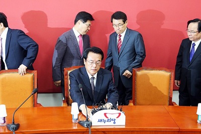 Hậu biến cố chính trị, lãnh đạo đảng cầm quyền Hàn Quốc từ chức