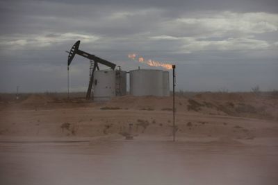 Giá dầu duy trì đà phục hồi mạnh, tăng hơn 20% trong tháng 2