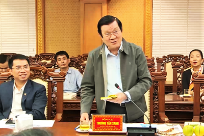Nguyên Chủ tịch nước Trương Tấn Sang cùng các nhà hảo tâm hỗ trợ xây nhà tránh lũ tại Hà Tĩnh