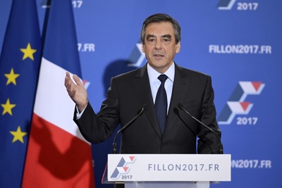 Ứng viên Tổng thống Pháp Fillon đối mặt với áp lực mới