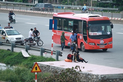 Xử lý xe “dù” bến “cóc”: Phân định rõ trách nhiệm