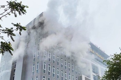 Nghệ An: Cháy tại khách sạn, một căn phòng bị lửa thiêu rụi hoàn toàn