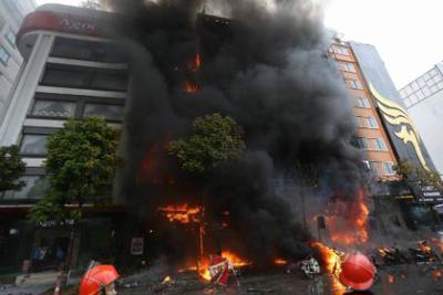 Vụ cháy trên phố Trần Thái Tông: Triệu tập nhóm công nhân hàn biển quảng cáo