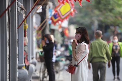 Dịp cao điểm lễ đầu Xuân tại Hà Nội: Đình, chùa ''niêm phong", dịch vụ đóng cửa