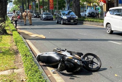 Tai nạn giao thông mới nhất hôm nay 22/3: Đi xe máy ngã vào làn ô tô, người nước ngoài thiệt mạng