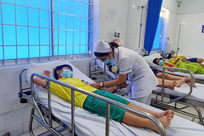 40 học sinh ở Vũng Tàu nhập viện cấp cứu sau bữa ăn tại trường