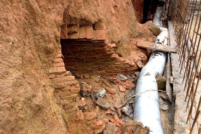 Hà Tĩnh: Thi công mương thoát nước, phát hiện ngôi mộ cổ hơn 1.300 năm tuổi
