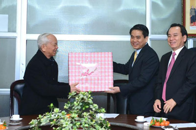 Chủ tịch Nguyễn Đức Chung chúc Tết cán bộ hưu trí CLB Thăng Long