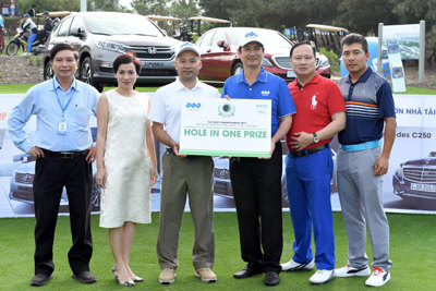 Cú hole-in-one 7 tỷ tại FLC Golf Championship 2017