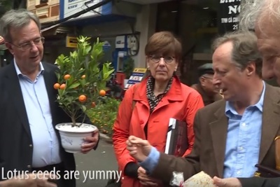 Các Đại sứ châu Âu đi chợ Tết Việt