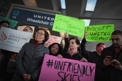 United Airlines hoàn tiền vé cho hành khách trên chuyến bay có sự cố