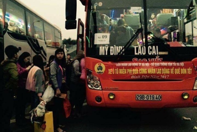 Hàng trăm chuyến xe miễn phí tiễn công nhân về quê đón Tết