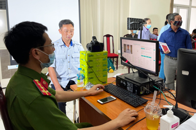 Hà Đông: Tạo mọi điều kiện giúp người dân cấp căn cước gắn chíp điện tử
