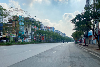 Hà Nội: Đường phố thưa vắng, giao thông êm thuận những ngày cuối năm Canh Tý