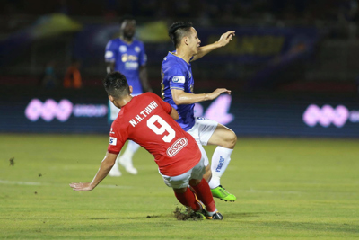 Hoàng Thịnh đốn gãy chân Hùng Dũng trong ngày Hà Nội FC đánh bại CLB TP Hồ Chí Minh