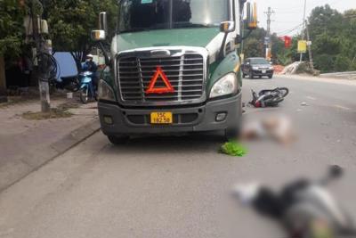 Hưng Yên: Ô tô khách vượt xe cùng chiều gây tai nạn liên hoàn