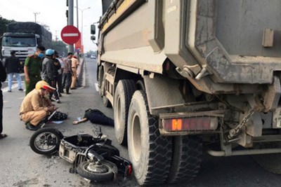 Tai nạn giao thông mới nhất hôm nay 31/1: Nữ sinh lớp 9 tử vong thương tâm dưới bánh xe tải