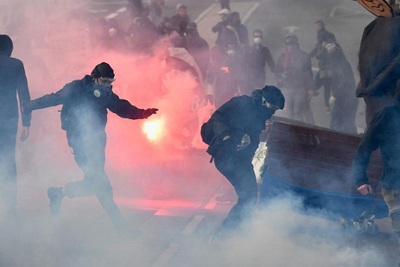 [clip] Biểu tình bùng phát thành bạo lực trước thềm bầu cử Pháp