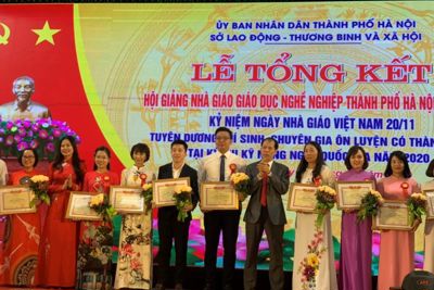 Hà Nội tôn vinh, trao giải cho 160 nhà giáo "nghệ sĩ tâm hồn"