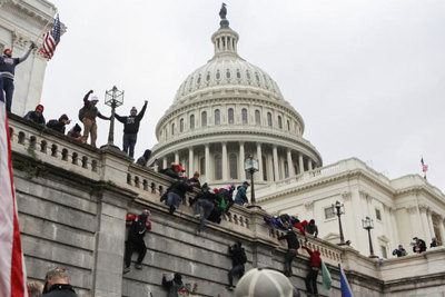Các lãnh đạo thế giới sốc khi người biểu tình xông vào Điện Capitol