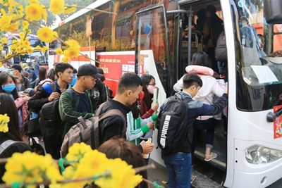 Công đoàn Thủ đô hỗ trợ hơn 900 công nhân lao động về quê đón Tết