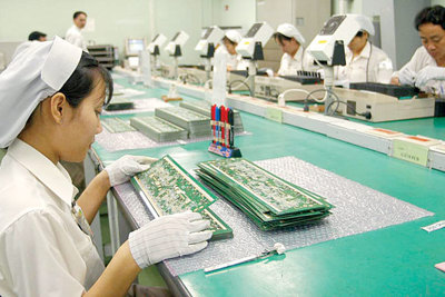 Xuất khẩu máy vi tính của Việt Nam vượt mốc 2 tỷ USD