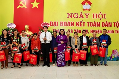 Phó Bí thư Thường trực Thành ủy Nguyễn Thị Tuyến dự Ngày hội Đại đoàn kết toàn dân tộc tại Thanh Trì