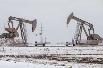 Giá dầu duy trì mức đỉnh hơn 13 tháng dù tồn kho của Mỹ bất ngờ tăng cao