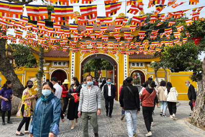 Hà Nội: Thành tâm lễ chùa, không quên phòng dịch