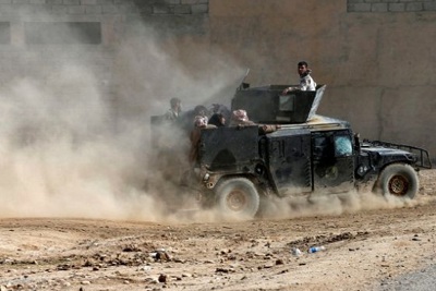 Quân đội Iraq "chùn bước" trước lá chắn sống của IS